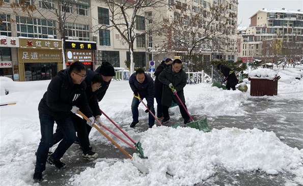 以动制“冻”，温暖护行——威海产投集团开展清雪行动